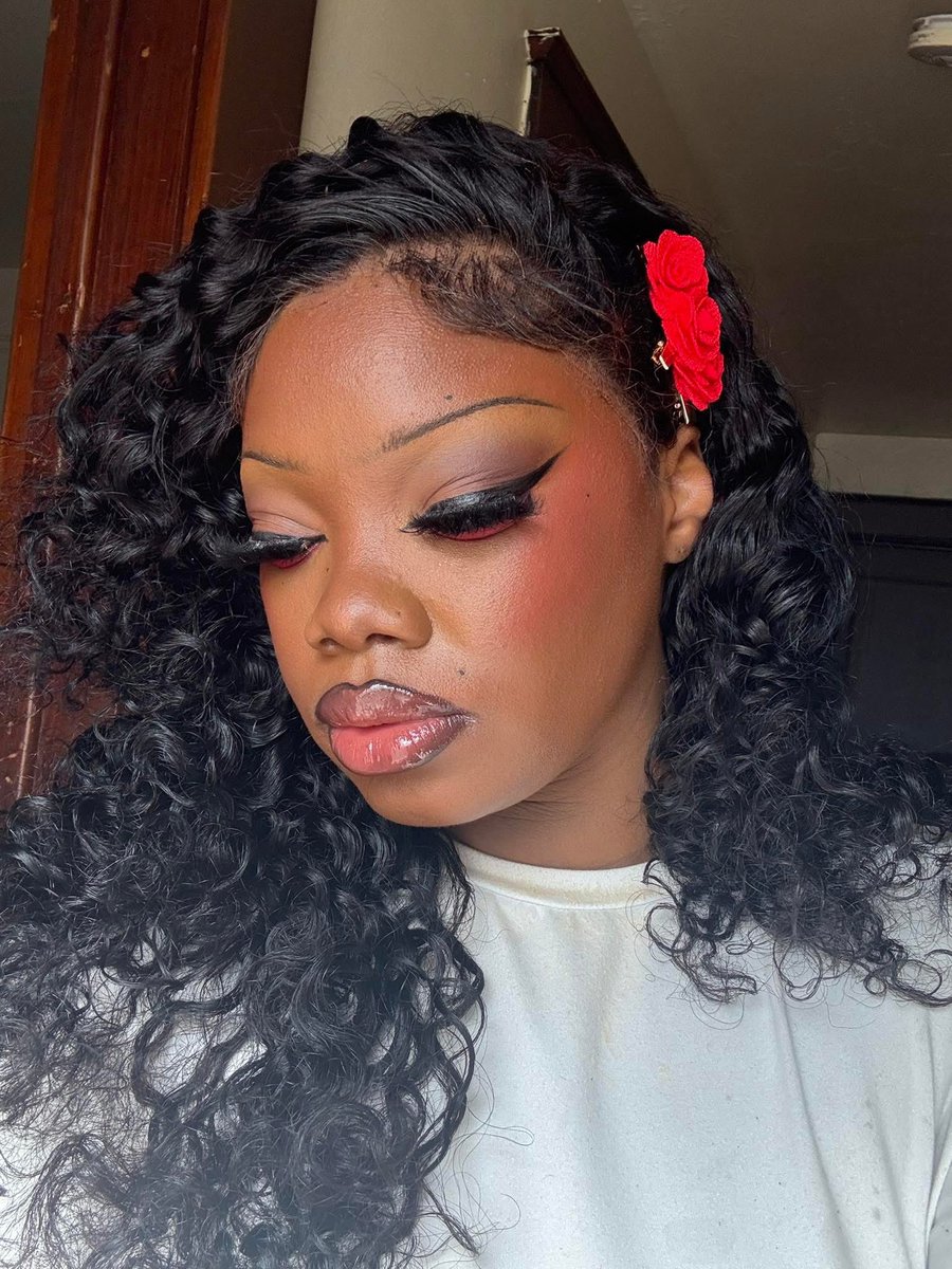 MSublimity's tweet image. Giving the girls glamorous realness 😍🖤 
@_goldenchild777_ used our Smokey quartz palette for this lustrous look! 

#mirroredsublimity