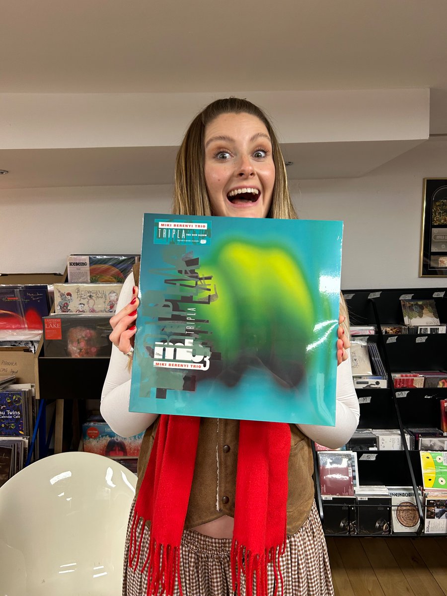 BellaUnionVinyl's tweet image. Happy St Patrick’s Day!!!🍀 We thought this was a good time to tell you that Miki Berenyi Trio’s debut album, Tripla, is up for pre-order on our website - the vinyl comes with this gorgeous green signed print!💚 bellaunionvinylshop.com/products/neon-…