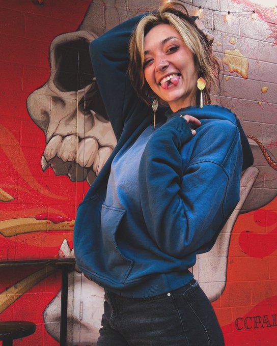 Watch therealslimcadi's leaked NSFW photo on TwXstars