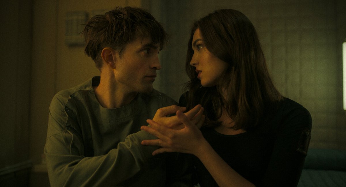 Screendaily's tweet photo. Pattinson power🥊

Bong Joon Ho's #Mickey17 starring Robert Pattinson topped the box office for a second consecutive weekend.

Sci-fi adventure @Mickey17Movie is up to £4.5m: https://t.co/ct18JgV7Qu https://t.co/wQIn2HtCvt