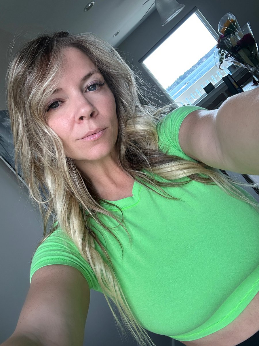 Happy St Patty’s day! 🍀 Before and after a workout 💪🏻 I think the #Irish would approve