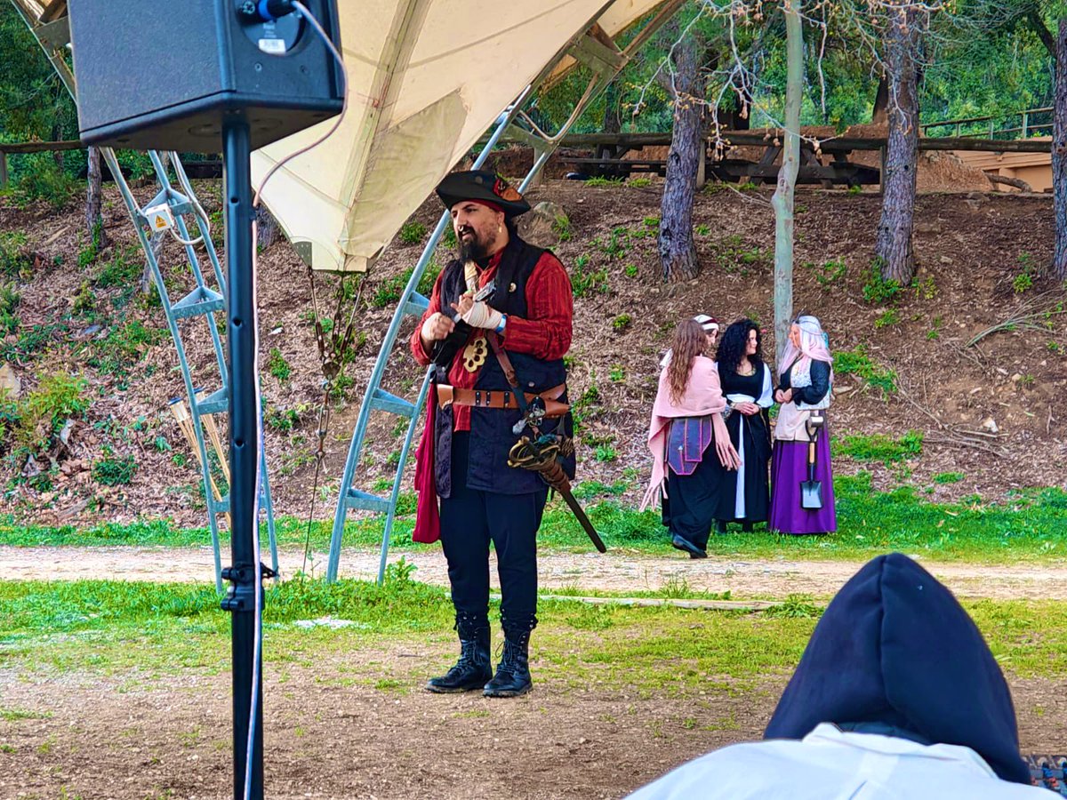 El sábado gané mi tercer certamen de bardos en un evento de rol. Ya van 3 de 3. Y además tuve la suerte de que una de las personas del jurado era <a href="/eledelara/">ELENA DE LARA 🧜‍♂️</a>.