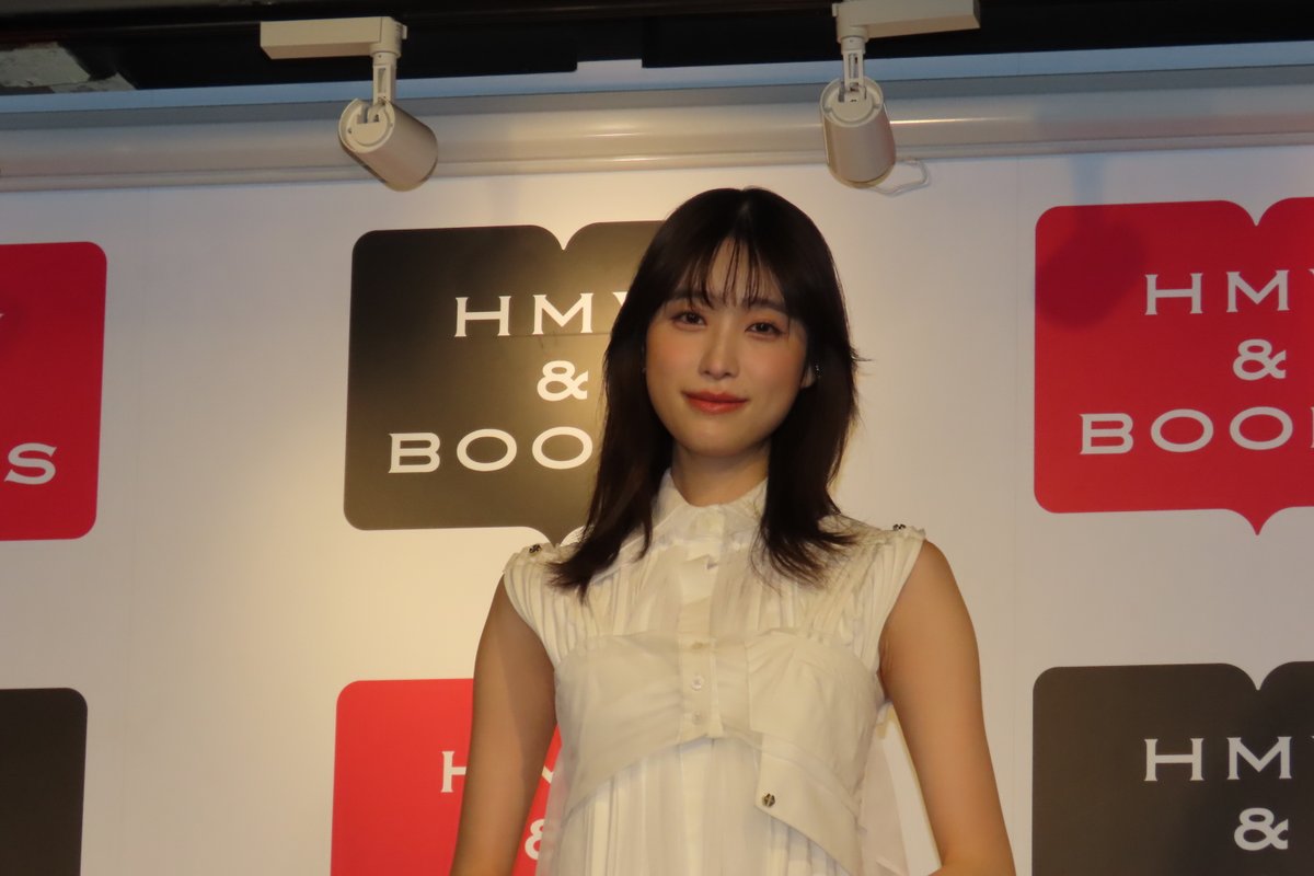 新闻】高橋ひかる、最新カレンダー撮影で“意識”した女性芸人とは ミニ