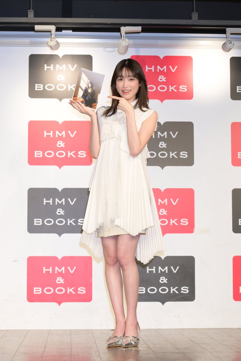 新闻】高橋ひかる、最新カレンダー撮影で“意識”した女性芸人とは ミニ