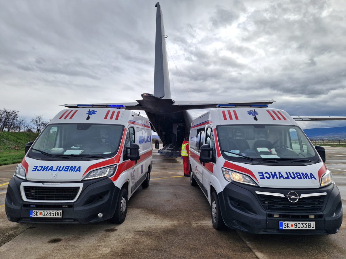Austria stands in solidarity with the people of 🇲🇰 following the tragic nightclub fire in #Kočani! 🇦🇹 Armed Forces carried out a first medical evacuation flight with two intensive care patients who will receive special treatment in AT. <a href="/AustriainMK/">Austrian Embassy Skopje</a> coordinates further measures.