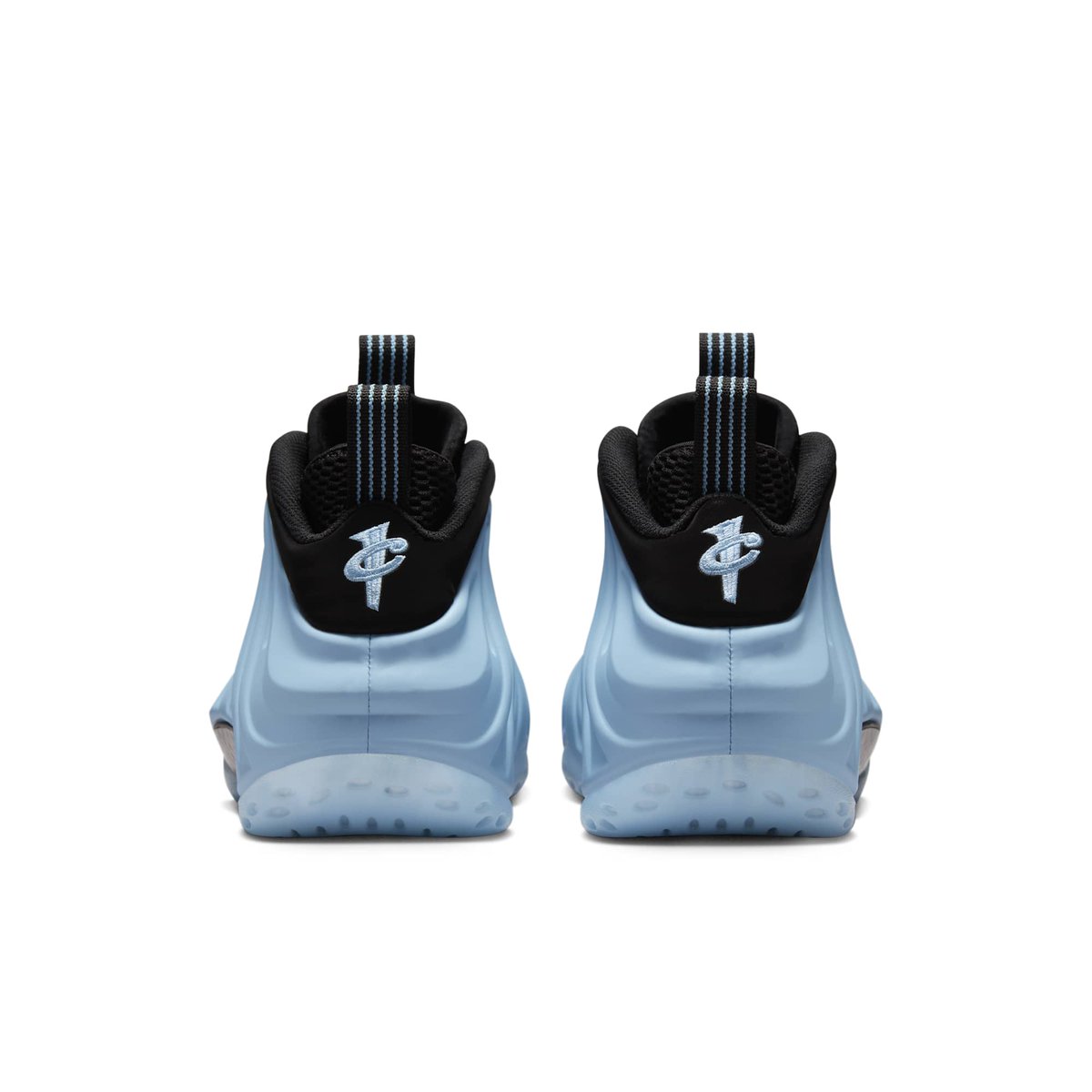 JustFreshKicks's tweet photo. OFFICIAL LOOK: Nike Air Foamposite One "Psychic Blue" 🥶 https://t.co/Uaj8OUrtE0 https://t.co/KlLR0tXojb