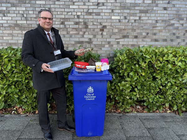 Doncaster residents will soon be able to recycle more plastic items in their blue bins.

From April 1st, residents in Doncaster will be able to recycle plastic pots, tubs, trays, and liquid cartons in their blue bin.

Read on: doncaster.gov.uk/News/doncaster…