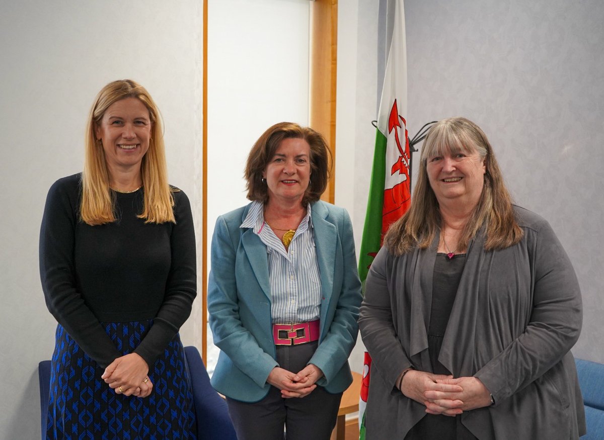 Cabinet Office (@cabinetofficeuk) on Twitter photo In Cardiff today, Minister Reeves <a href="/elliereeves/">Ellie Reeves</a> met with the First Minister for Wales <a href="/PrifWeinidog/">Eluned Morgan</a> and the Counsel General & Minister for Delivery <a href="/JulieJamesMS/">Julie James MS</a> where they discussed shared priorities and strengthening ties between the UK Government and Welsh Government. In Cardiff today, Minister Reeves <a href="/elliereeves/">Ellie Reeves</a> met with the First Minister for Wales <a href="/PrifWeinidog/">Eluned Morgan</a> and the Counsel General & Minister for Delivery <a href="/JulieJamesMS/">Julie James MS</a> where they discussed shared priorities and strengthening ties between the UK Government and Welsh Government.