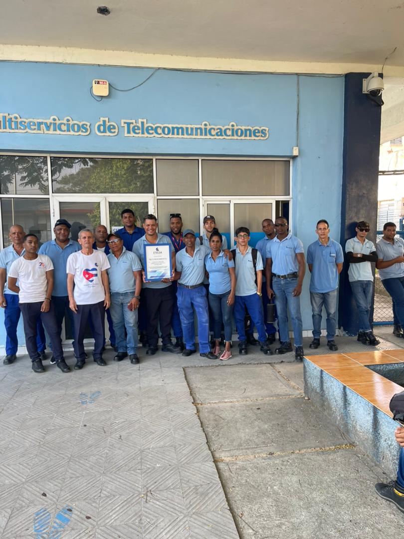 #ETECSA_SantiagoEste🇨🇺Nuestra #GenteQueSuma d operaciones de la red  #CTLC_Este recibe el gran reconocimiento por resultados alcanzados en el año 24 , y se compromete a multiplicar estos resultados en este 25. #DePieYCombatiendo <a href="/AlonsoSybel/">🇨🇺 Sybel Alonso Baldor</a> <a href="/Ricardo98930414/">Ricardo Serrano Díaz</a> <a href="/CarneroMig33531/">Miguel Carnero</a>