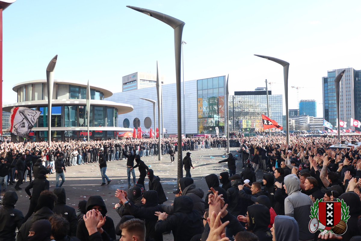 Foto- en tekstverslag Ajax 125 jaar Entrada.

ultras-amsterdam.nl/125-jaar-afc-a…