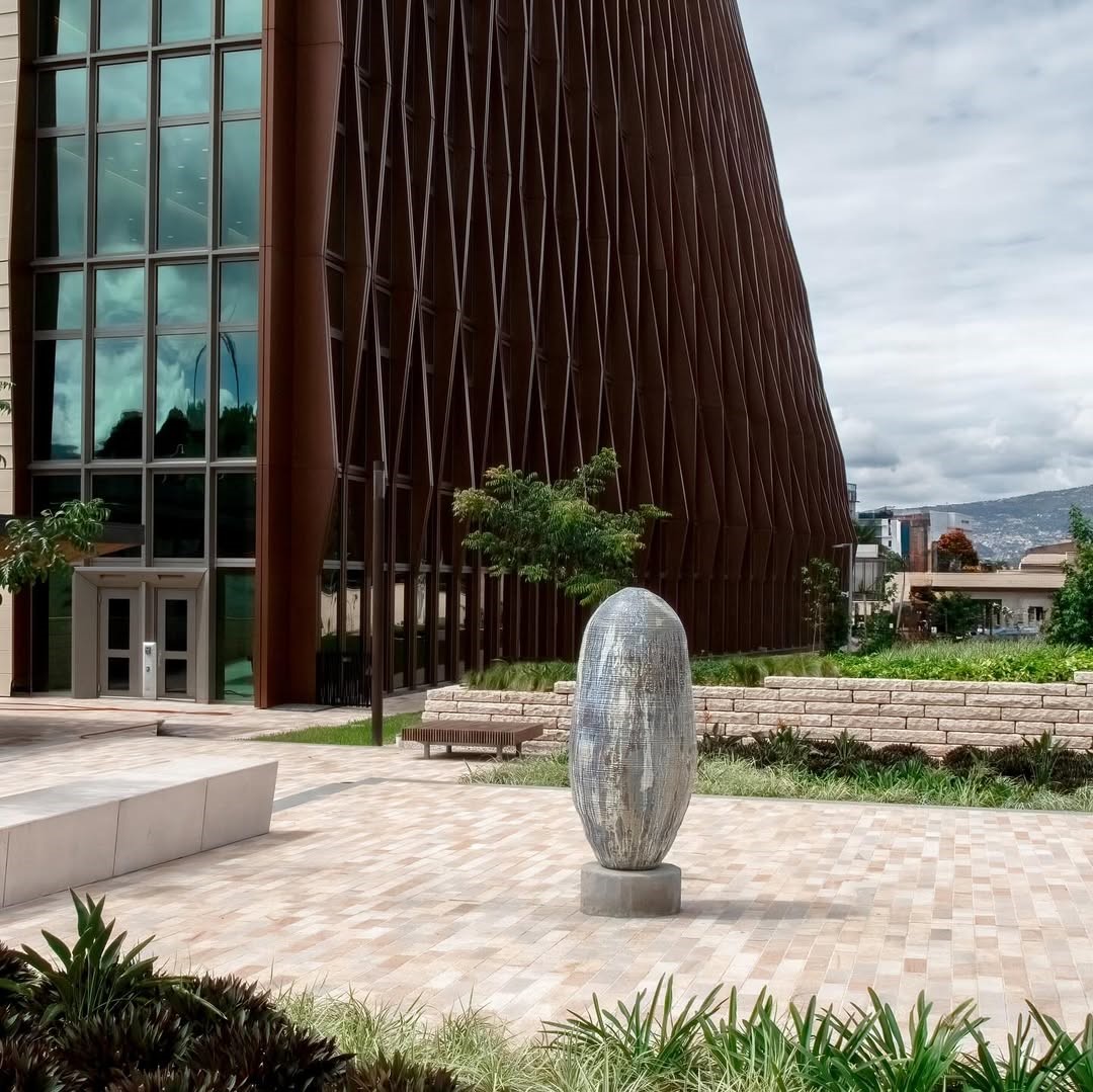 ArtinEmbassies's tweet photo. Adam Silverman’s bold creation absolutely ROCKS the U.S. Embassy in Tegucigalpa, Honduras, and it’s here to stay— it’s a total vibe! #ArtInEmbassies #AdamSilverman #USEmbassyHonduras"
@usembassyhn https://t.co/Q0iLZHZKau