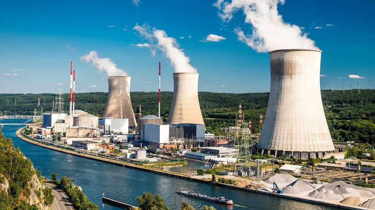 VivekSi85847001's tweet photo. Pradhan Mantri Parmanu Bhatti Yojna
A major leap forward in India’s Nuclear Energy journey - RAPP Rajasthan Atomic Power Project’s Unit-7, NPCIL’s third 700 MWe indigenous #PHWR, Successfully synchronised with the northern grid https://t.co/1VCpoJnI3D