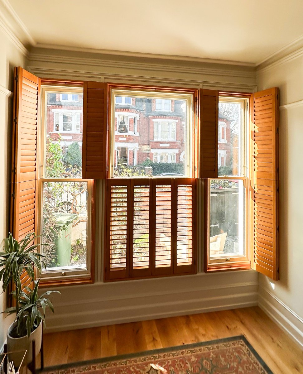 theshutterstud's tweet image. 🌞 Tier-on-tier oak shutters to soak up the Spring sunshine. These are the perfect addition to any large bay window, bringing warmth, light and style right into your home. 

Contact our experts to find your Spring fit! 🏡💛

 #HomeStyle #Shutters #SunnyDays #InteriorDesign