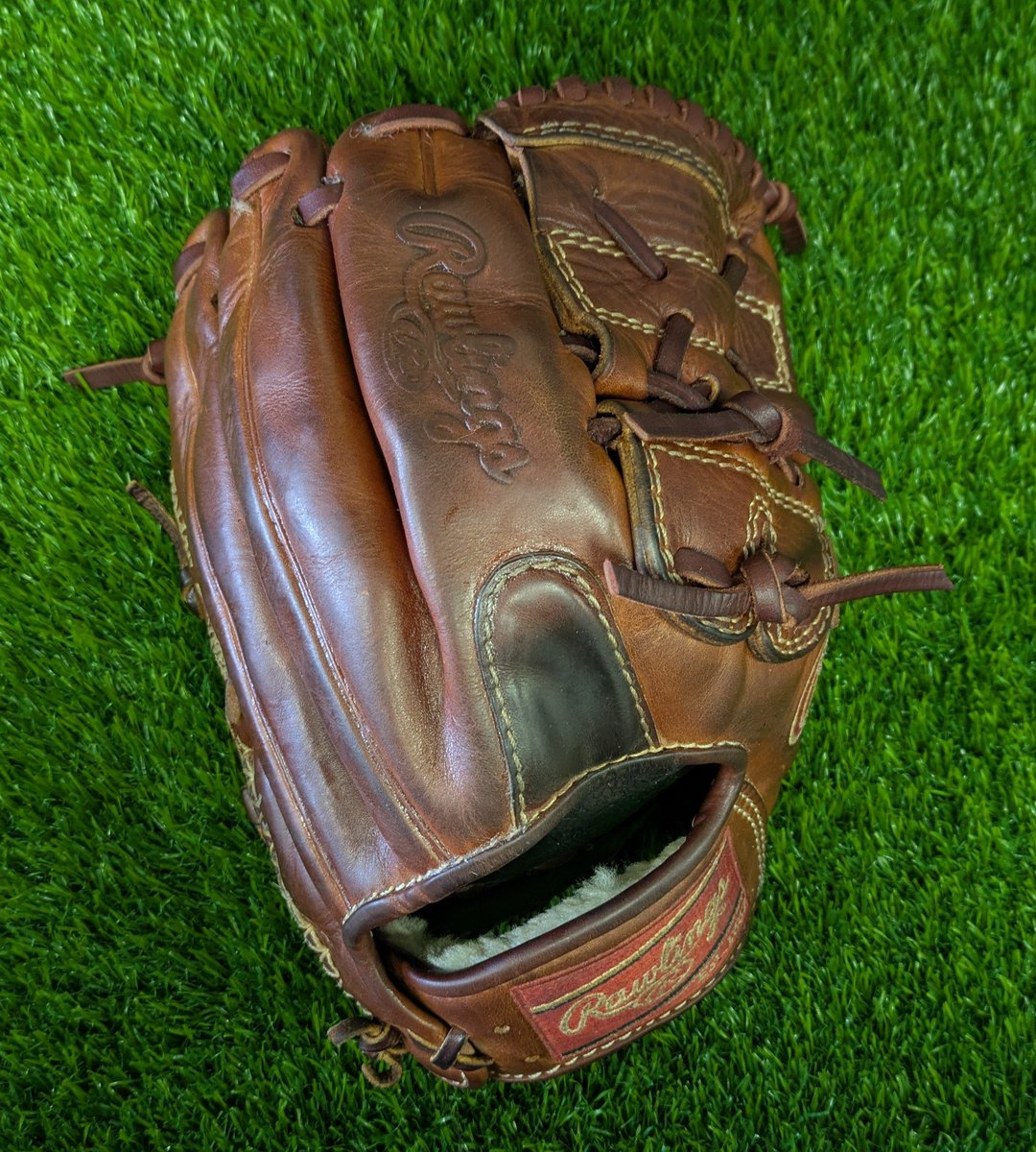 DJGloveRepair's tweet photo. Just relaced the web and fingers on this Rawlings glove. These Primo models were the most expensive glove on the market when introduced in 2007. And I have the specific lace to match these gloves.
https://t.co/dPFi0HXrpi https://t.co/61gmM9KVs3