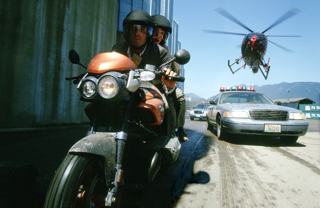 vikare06's tweet image. The unfairly treated, spy hitech action flick "Paycheck" (2003) directed by John Woo, with Uma Thurman and Ben Affleck, based on a Philip K Dick short story.