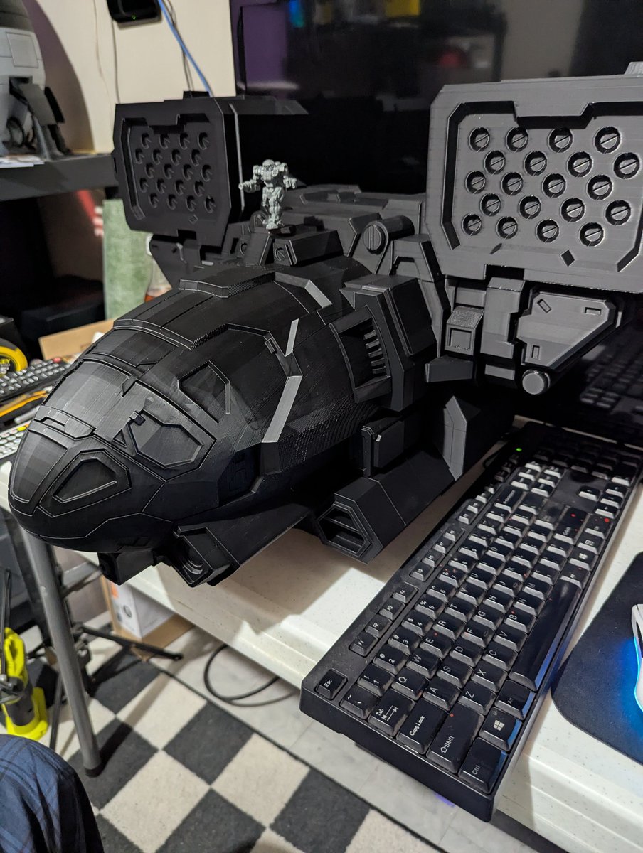 The start of a 3 foot (1 meter) tall Timberwolf.
#battletech #mech