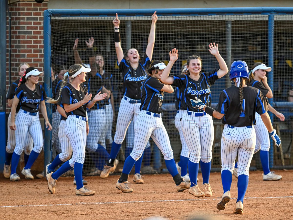 On Saturday Leah Swafford walks it off in the bottom of the 8th to secure the series win over Calhoun 8-7! Next up Northeast Community College Thursday and Saturday! Go Lady Parsons!