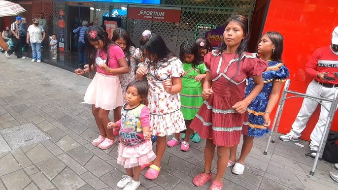 ElMinarca's tweet photo. Pregunta seria:

Los niños indígenas que bailan en la calle por monedas para pagarles las borracheras a los papás que no trabajan... A esos niños también les van a pagar el recargo nocturno con la súper reforma laboral? https://t.co/bvp5poaLn7