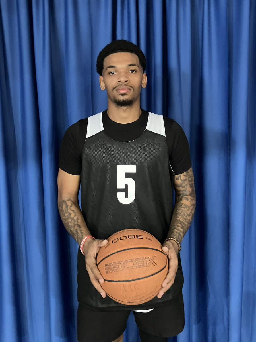 HoopsAiken's tweet photo. Alexander Livingston Jr, coming in clutch in the 2nd quarter showing off his ability to finish at the rim and make plays for his team with great leadership! Standing at 6’1 &amp; weighing at 180, dropped 23 points, 8 assists, 6 rebounds &amp; 2 steals (game 02/7/25)

twitter-@GodChose5 https://t.co/lNnXwXZlbC