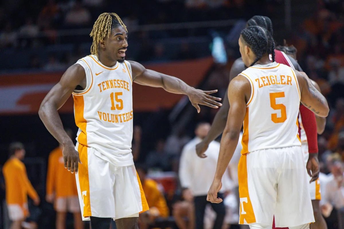 Lockdown D ❌

2️⃣ of 10 Semifinalists for the Naismith Men’s College Defensive Play of the Year presented by <a href="/moleculesleep/">MOLECULE</a>, Jahmai Mashack &amp; Zakai Ziegler for <a href="/Vol_Hoops/">Tennessee Basketball</a> as they will play Thursday @ 6:50 PM ET‼️

<a href="/moleculesleep/">MOLECULE</a> | #MOLECULENaismith2025 | 📸: The Daily Beacon