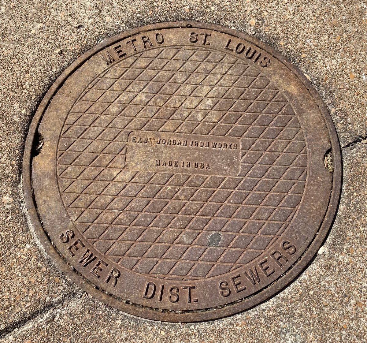 TimStarry's tweet image. St. Louis, MO #ManholeCoverMonday