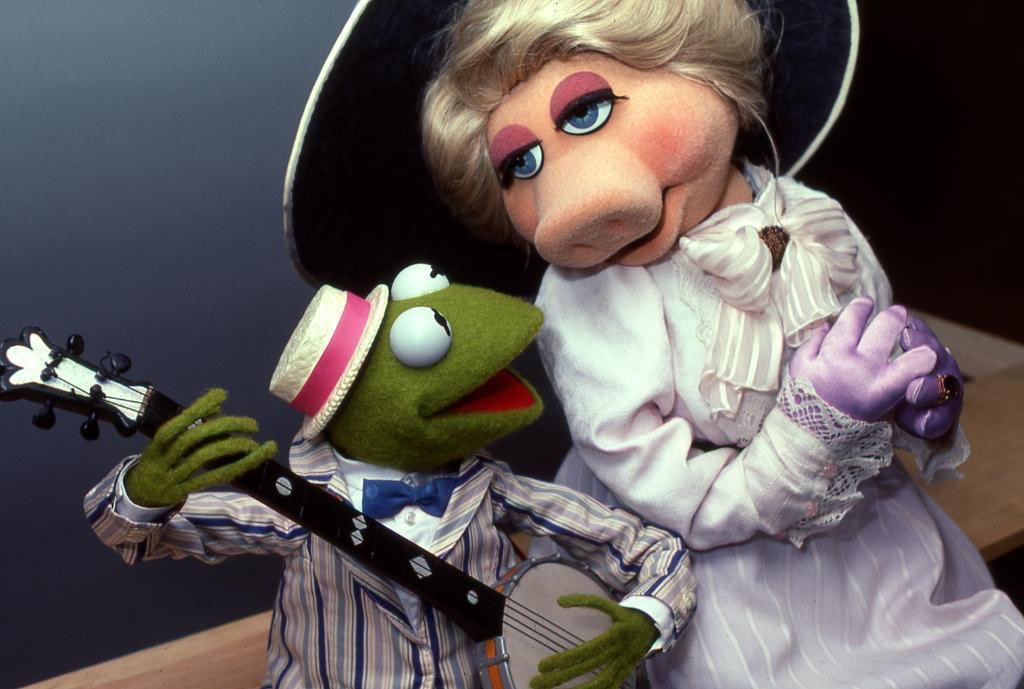 MissMuppy's tweet photo. Her lucky charm 🍀 💚 💋 🐸 🌈 https://t.co/kJeO9f6ACs