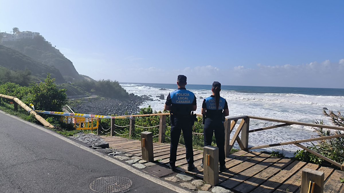 PoliciaLocalSC's tweet image. Desde la activación del #PEMU de @santacruz_ayto en situación de #Alerta por #AlertaFenómenosCosteros se incrementa la vigilancia y medidas preventivas en litoral norte del municipio. Recuerden la prohibición de bañarse en estas playas. @112canarias