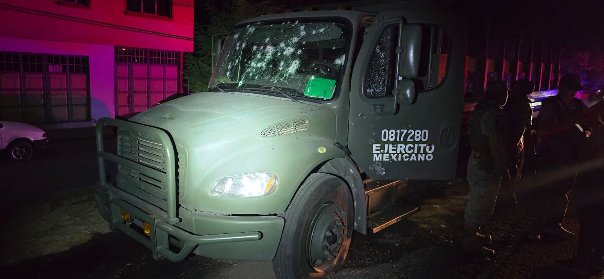 cesargutipri's tweet photo. La importancia de liberar a un líder criminal.
La emboscada realizada a elementos militares y de la Guardia Nacional en Michoacán por un grupo criminal encabezado por "Don Chuy", también es consecuencia de la corrupción en el Poder Judicial. 

Hoy han muerto en cumplimiento del deber elementos militares, por la impunidad a líderes criminales.