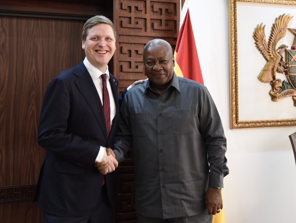 The strong and long-standing relationship between 🇬🇭 and 🇳🇴 was at the centre of the meeting between <a href="/JDMahama/">John Dramani Mahama</a> and <a href="/AsmundAukrust/">Åsmund Aukrust</a> in Accra today. The president's reform agenda, political developments in the region and Ghana’s leadership on sustainable ocean economy were discussed