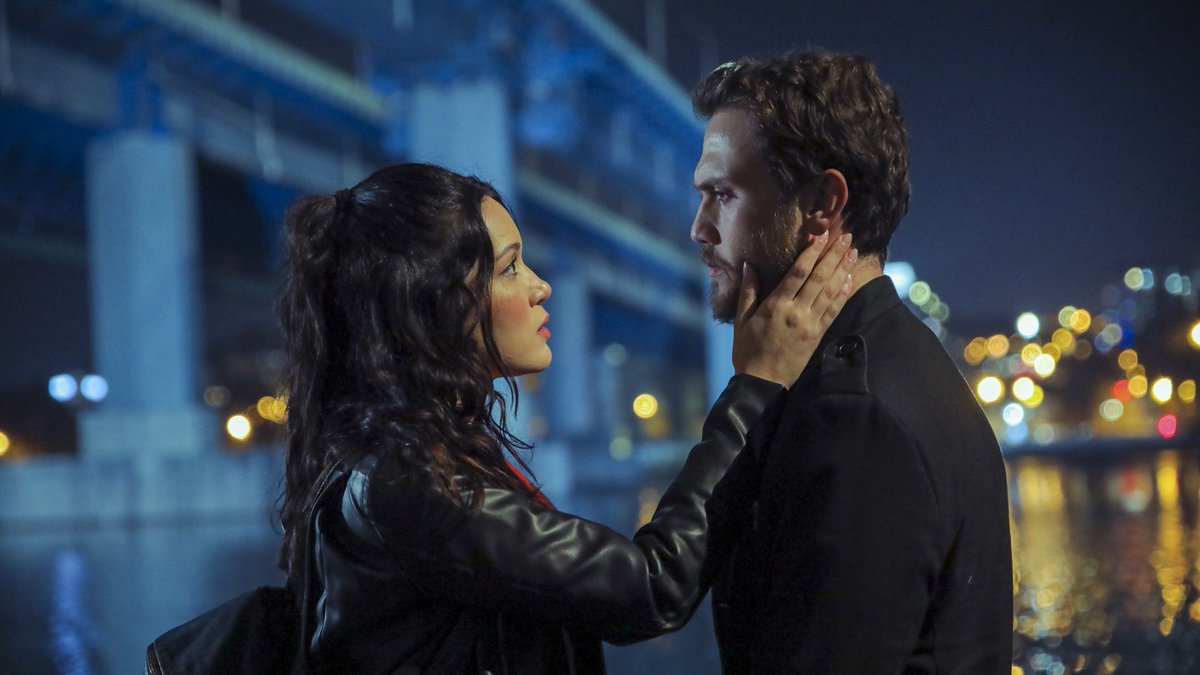 dizianaIiz's tweet image. Aras Bulut İynemli: ''Yamaç'ın en büyük aşkı Sena'ydı ama hayatın ne getireceğini bilmediğin için karakter dönüşüm geçiriyor. 

Akıl hastanesinde birbirini her anlamda anlayan iki karakter, yoluna çıkan bir dost, bir arkadaş gibiydi Nehir. Diğeri de çocuğunun annesiydi, Efsun.…