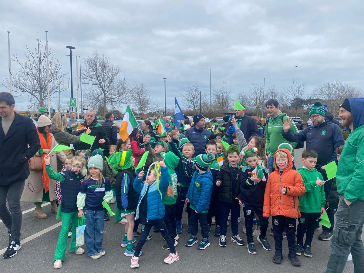 ballyboughalgfc's tweet photo. Thanks to everyone for turning up to the Lusk St Patricks Day parade today. There was a massive crowd from the village - and its much appreciated 🙏

We hope all the kids (&amp; parents😁) enjoyed it 😀.  And we even bagged a 🏆 to show for our efforts 😂

#BoughalAbú https://t.co/Wjrm4xa1ZC