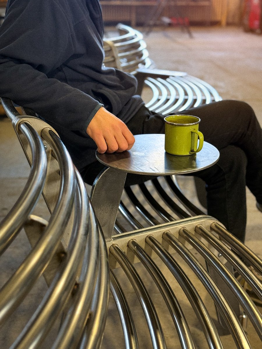 AvenueMontRoyal's tweet photo. L'été se prépare. ☀️ Les bancs méandres seront de retour cette année avec une petite nouveauté. Vous la remarquez ?
Designés par Studio Dikni et fabriqués par Atelier Gris
#montroyal #avenuemontroyal #designmtl #montreal https://t.co/8fXcng2DYe