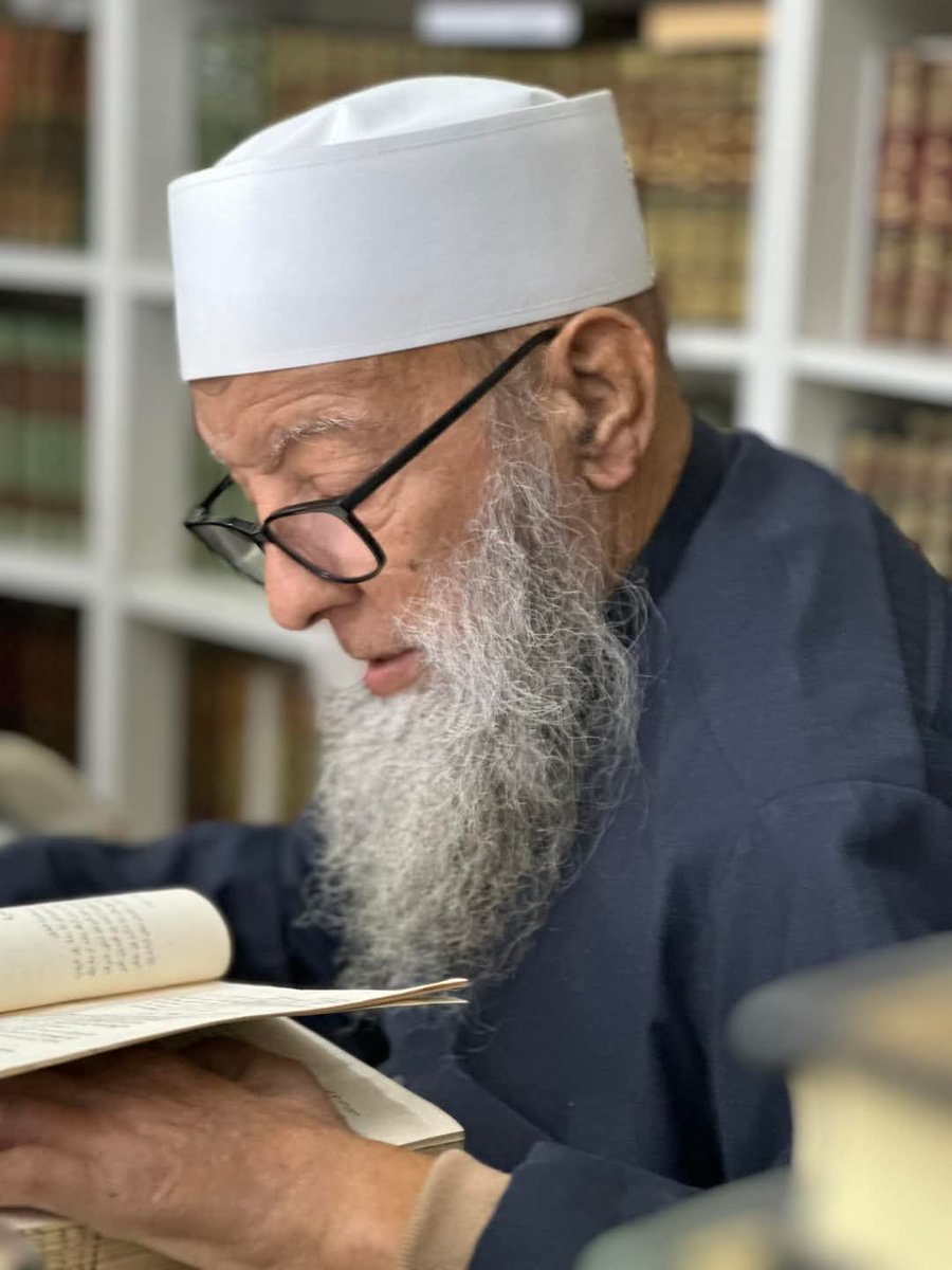 wessam_elhadad's tweet photo. إنا لله وإنا إليه راجعون

بقلوب يعتصرها الألم، وعيون تفيض بالدمع، ننعى شيخنا الجليل، العالم الرباني، المحدث الفقيه اخي واستاذي ومعلمي وشقيق روحي الشيخ أبو إسحاق الحويني—رحمه الله رحمة واسعة وأسكنه فسيح جناته.

#وسام_عبدالوارث 
17 رمضان 1446

#الشيخ_الحويني

#الحويني https://t.co/WMk87cfthQ