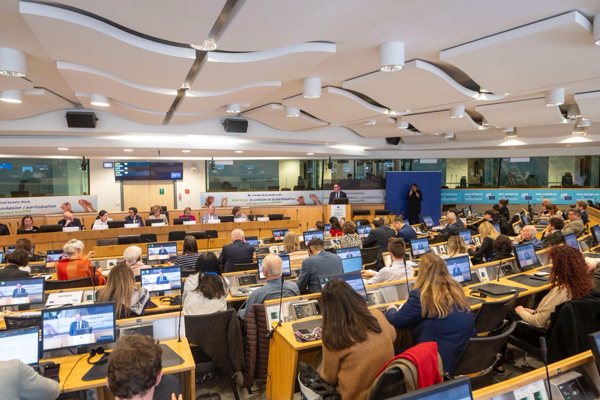 🗣️Challenges are immense, but so is the power of civil society‼️

➡️This week 800+ participants join #CivSocWeek to boost cohesion &amp; participation in a polarized 🇪🇺
 
🔴Key topics: civic space, resilience &amp; #Democracy 
🗞️Press release: europa.eu/!Nw9Wpk