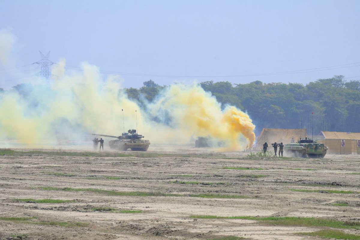 westerncomd_IA's tweet photo. #StrongAndCapable
#ForeverReadyForOperations

#AirawatDivision Rehearsed integrated Mechanised &amp; infantry operations for overcoming resistance in #BuiltUpAreas through dynamic fighting manoeuvres.

#KhargaCorps

@adgpi
@prodefencechan1 https://t.co/hGbqaZx0zp