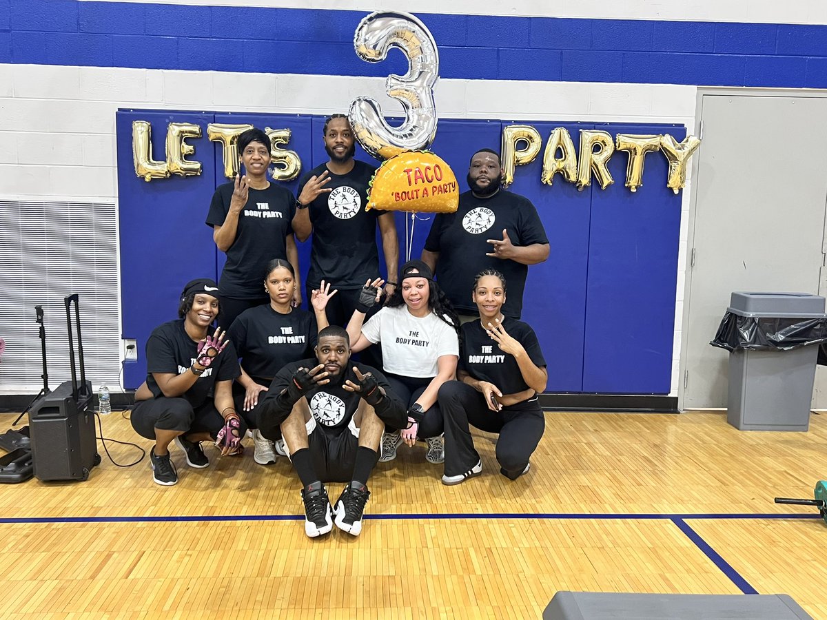 MomCallsMeTaco's tweet photo. Nothing really works without a team! Forever grateful and thankful for my team! They held it down and helped bring the vision alive! #thebodyparty #gym #cincinnati #workout https://t.co/N2rAEUod2w