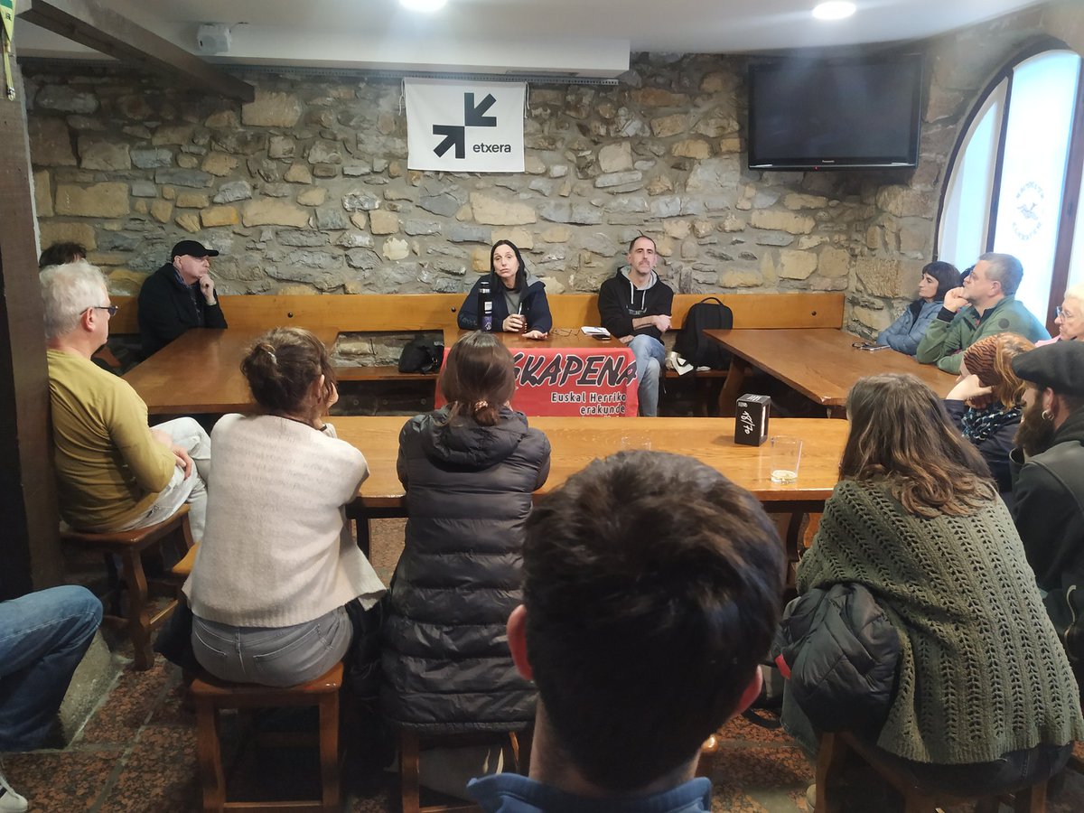 ASKAPENAdonosti's tweet photo. Topaketak amaitu dira baina antiinperialismoz zein internazionalismoz janzteko nagia ez! Gaur Laura Taffetanirekin gaude San Pedroko Antxe elkartean! 

#EHantiinperialista https://t.co/Q6CnsqYGYt