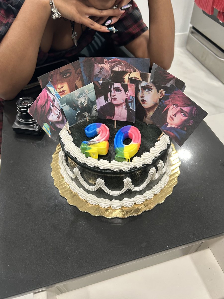 eun0ian's tweet photo. if anyone wanted 2 see my birthday cake.... https://t.co/PoPua5USn1