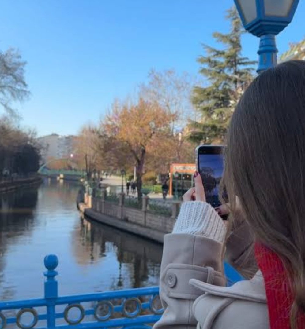 Zamanla geçen tek şey zaman...