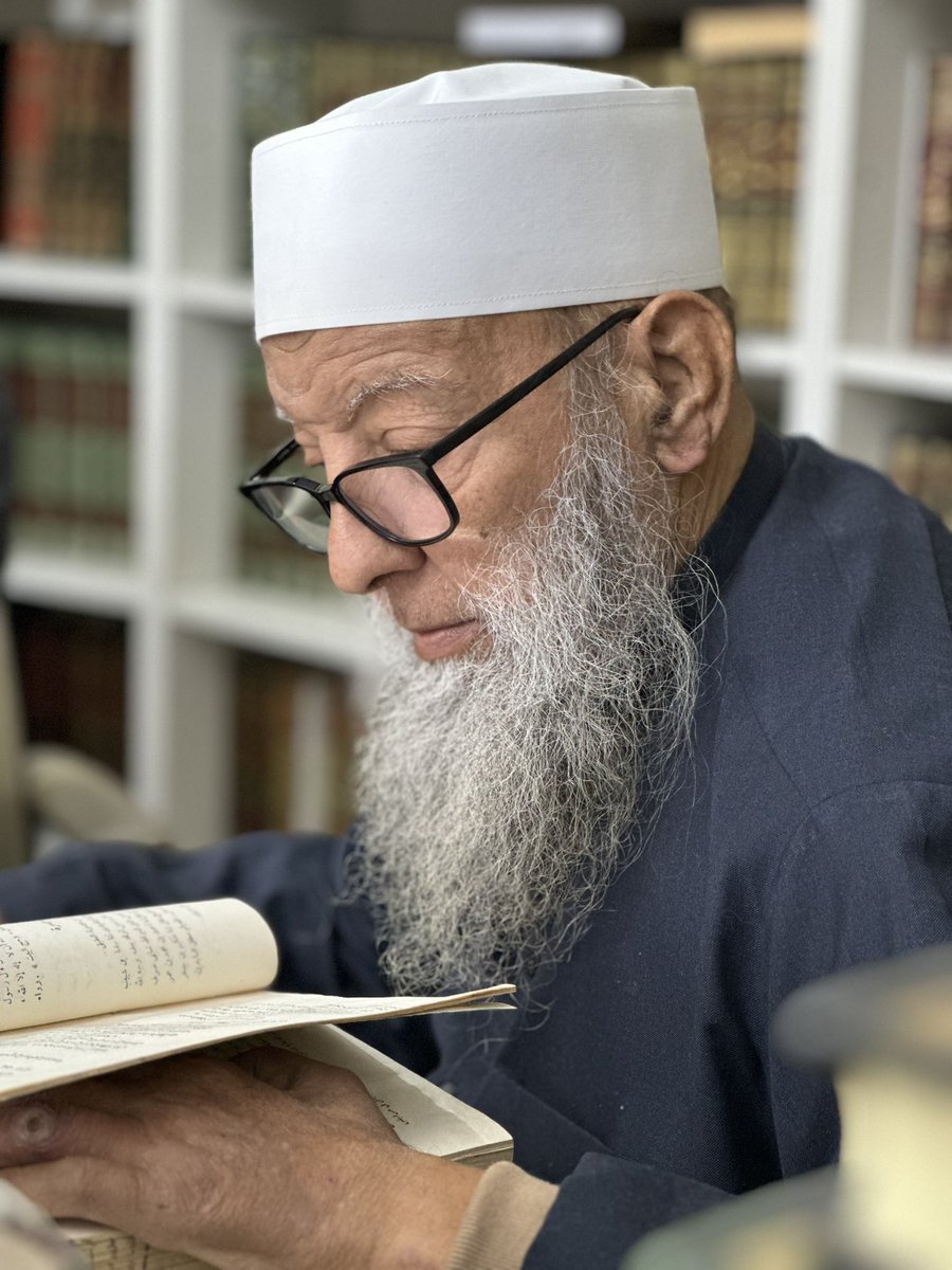 طيّبُ القلب
جميلُ الطباع
دمثُ الخلق
حليمُ المعاملة
نفسه طويل في الإصلاح
يقتفي أثر نبيّه ﷺ في جميع أموره.
أحسبه والله حسيبه محبًّا لله ورسوله فعلًا وقولًا وحالًا
ربنا اغفر لي ولوالدي وللمؤمنين يوم يقوم الحساب