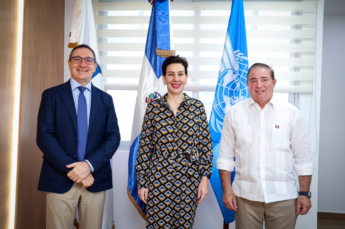 Hoy, <a href="/HectorPorcella/">Héctor Porcella</a>, presidente de la JAC, recibió a <a href="/Monikainfante/">Monika Infante</a>, ceo de <a href="/AerodomRD/">AerodomRD</a>, y a Rafael Echevarne, director general de <a href="/ACI_LAC/">ACI-LAC</a> como una visita de cortesía para conversar diversos temas que competen a las instituciones.