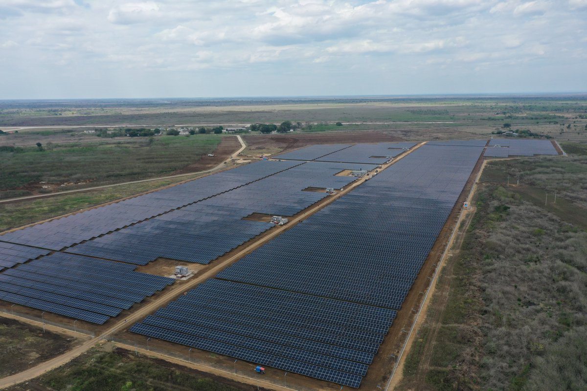 #GranmaSolar : En domingo se realizaron exitosas pruebas técnicas para energizar y sincronizar el " Parque Solar Fotovoltaico La Sabana"  ¡Y lo logramos!
Para celebrar la noticia, les compartimos imágenes exclusivas del PSF La Sabana capturadas desde las alturas. 
<a href="/OSDE_UNE/">Unión Eléctrica de Cuba</a>