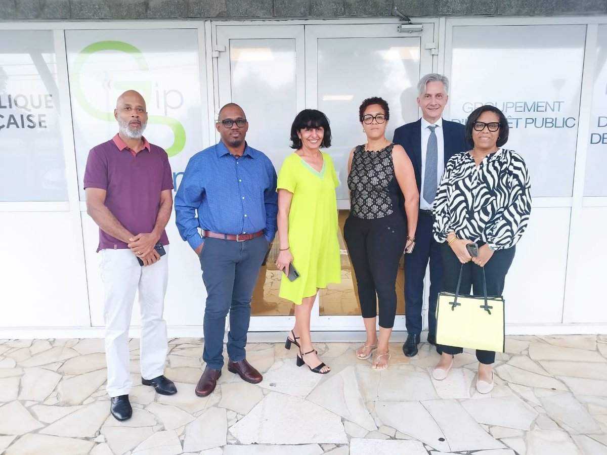 ArsMartinique's tweet photo. Le 26.02, le DG @ARS_Martinique a visité #GIPPROM, plateforme régionale d'oncologie. Les échanges ont porté sur les actions déjà menées et sur la nécessité de territorialiser les actions en développant l'aller vers et en redonnant toute sa place au patient. https://t.co/1OQPsa3yzd