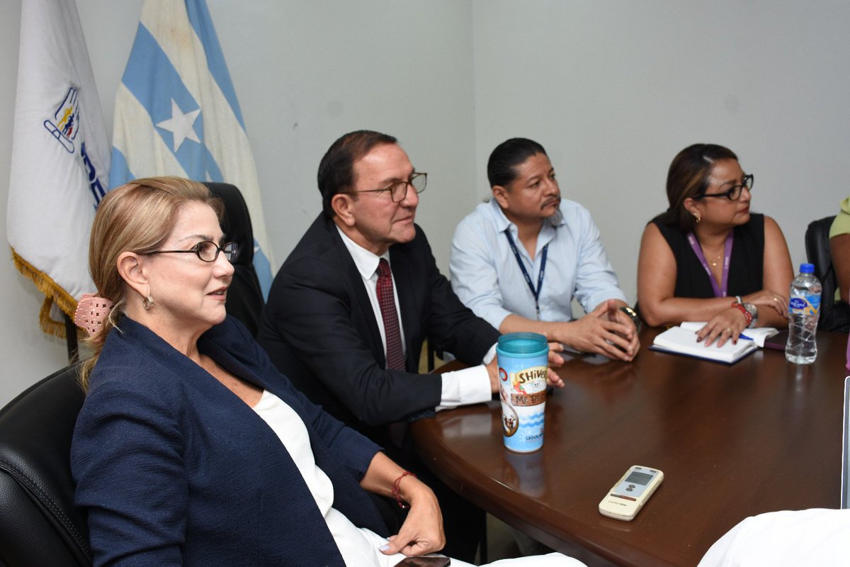 IESSGuayas's tweet photo. #IESSGuayas | El Director Provincial del @IESSGuayas y la Directora Nacional de Cartera y Coactiva, Esther García, participaron en la jornada de capacitación a servidores de Cartera y Coactiva para fortalecer conocimientos en:
✅Procesos de recaudación
✅Recuperación de cartera vencida