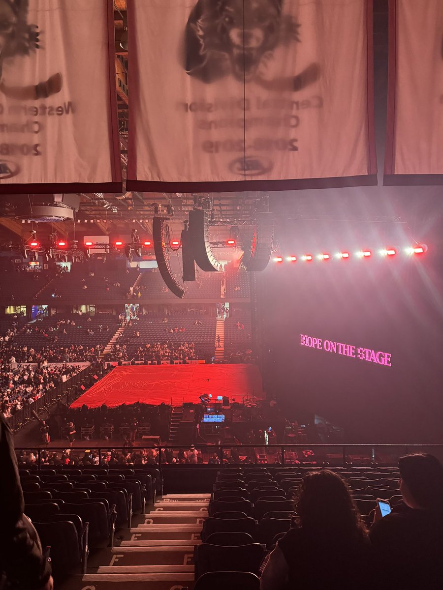 hyyhmuse's tweet photo. I AM OFFICIALLY IN HOPE WORLD https://t.co/4lPMqdHpMY