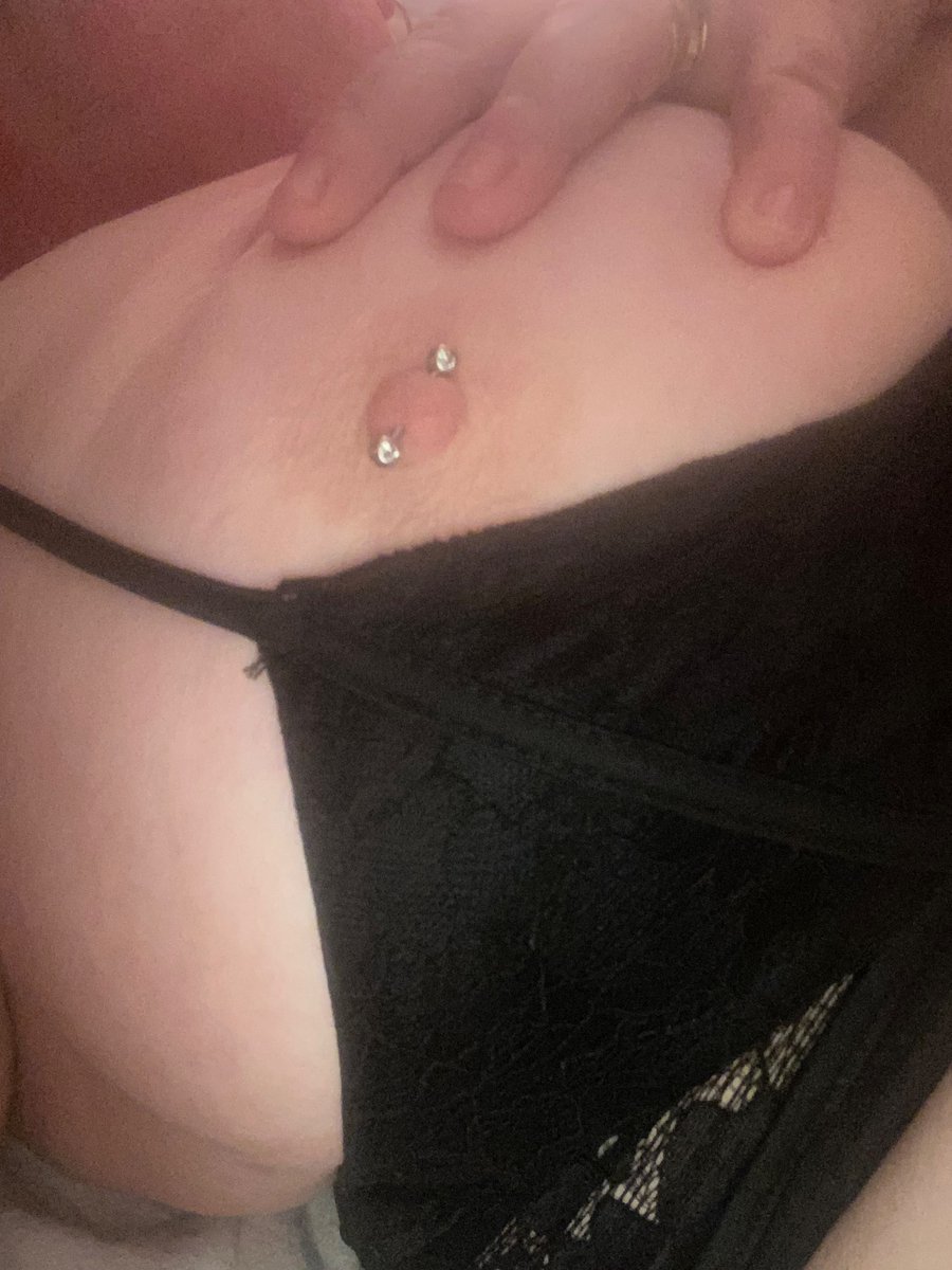 It’s tits out Tuesday again but only one on display today. What you going to do with it? 😈😈