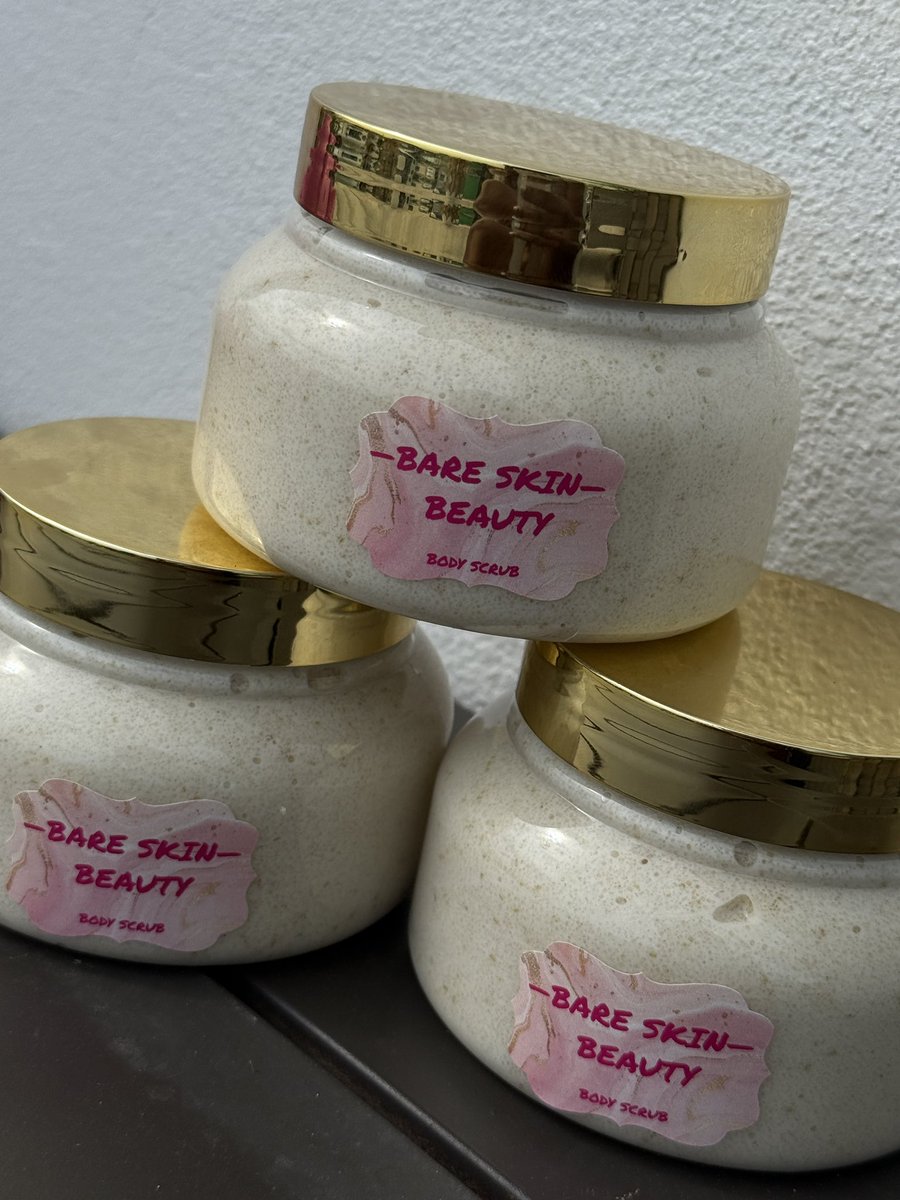 _wcjm_'s tweet image. I started selling scrubs a year ago…and it’s one of my best ideas. Follow my business page bareskinstuido242 ☺️