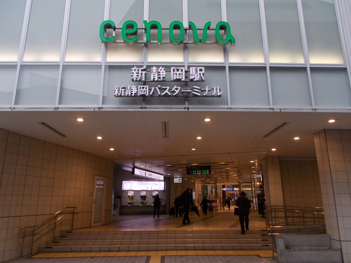 noritetsu4410's tweet photo. 新静岡駅は、cenovaという商業���設の1階にあり,
JR静岡駅からは10分ほど離れています。バスターミナル併設のにぎやかな駅です。2023年12月15日撮影。

 #乗り鉄おじさん4410  #静岡鉄道 #新静岡駅 #A3000形 

よかったらHPとインスタご覧ください。
https://t.co/8hBmMxG0LF
https://t.co/HkO35SMDtO https://t.co/S6mfteQd8t