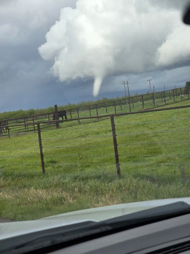 KCRAHeather's tweet photo. FUNNEL CLOUD sightings and a Tornado Warning *earlier* today in Merced County right on the Stanislaus County line. 

This photo was taken at 2:40 pm east of Turlock along Montpilier Road. Here's the radar scan from that time.

@kcranews https://t.co/ZVhC9kvaGZ