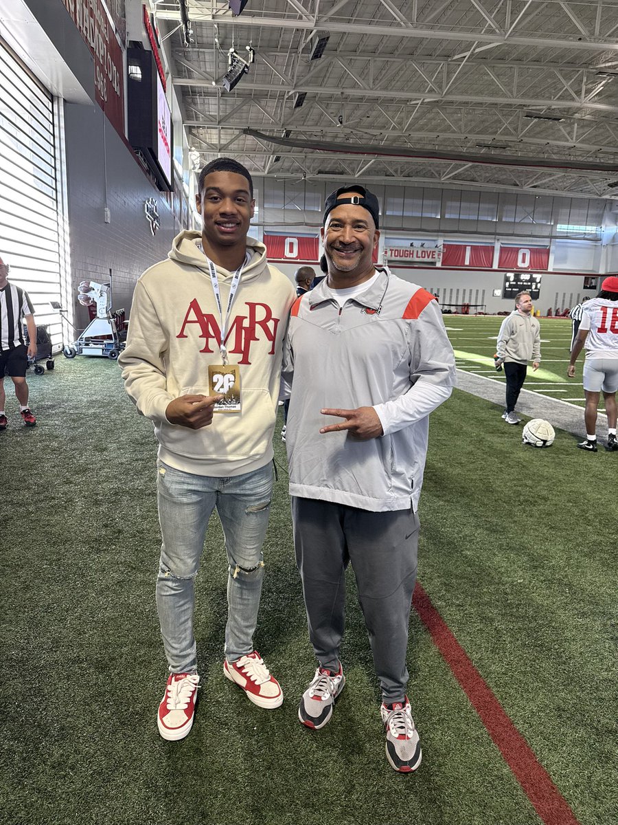 jordanthomas_21's tweet photo. i had an amazing visit @OhioStateFB today!!! #GoBucks 🌰

@ryandaytime @OGWalt_ @tylerwaltonc4 https://t.co/S1khDMORnI